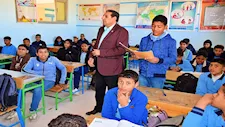 وكيل تعليم جنوب سيناء يفاجئ طلاب مدرسة طه حسين باختبار قراءة وكتابة