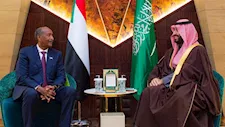 ولي العهد السعودي يبحث مع البرهان جهود تحقيق الأمن والاستقرار في السودان