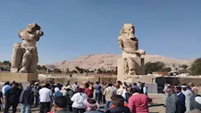 لماذا رفضت البعثة الأثرية استكمال أجزاء تمثال أمنحتب الثالث المفقودة؟ -صور