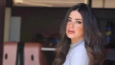"جاكيت بصيحة الفرو".. ميرنا نور الدين بإطلالة شتوية راقية