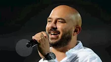 "تجهيزات في عز المطر".. محمود العسيلي يجهز أغاني الصيف