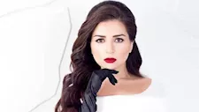 "سحر اللون الوردي".. مي عز الدين تخطف الأنظار بإطلالتها