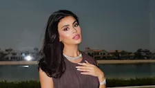  فستان قصير.. يمنى خوري تتألق بإطلالة جريئة 