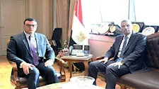 بالصور- محافظ أسوان يبحث مع وزير الإسكان موقف مشروعات "حياة كريمة"