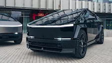 روسيا تحول تسلا  Cybertruck الأمريكية إلى وحش فضائي.. ما القصة؟