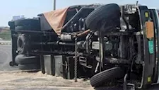 انقلاب سيارة نقل ثقيل على محور اللواء سمير فرج بالأقصر