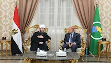 محافظ المنيا يبحث مع وزير الأوقاف تطوير المساجد ونشر الفكر الوسطي (صور)