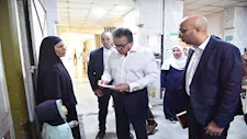 "اكتشَف مخالفة".. وزير الصحة يفاجئ مستشفى سنورس بالفيوم بعد تفقد المحافظ