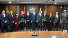 لأول مرة بمصر.. وزير البترول يشهد توقيع عقد رخصة إنتاج وقود الطائرات المستدام