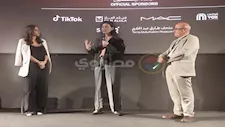 ماريا زريق تبكي بعد عرض الفيلم الفلسطيني "اللي باقي منك" بمهرجان البحر