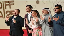 فريق فيلم "سبع قمم" يحتفل بعرضه في مهرجان البحر الأحمر السينمائي 