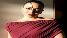خطفت الأنظار.. أسماء جلال بفستان جذاب في حفل Joy Awards 