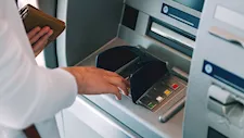 قبل نهاية 2025.. رسوم السحب والاستعلام من ماكينات "ATM" في 10بنوك   