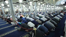 بث مباشر | نقل شعائر صلاتي العشاء والتراويح ليلة الجمعة 21 رمضان من الجامع