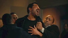 مسلسل "سيد الناس" الحلقة 18.. عمرو سعد يكتشف مقتل ابنه "أدهم" ويشك في شقيقه