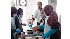 "بإيد بناتها".. مبادرة المجلس القومي للمرأة تُطعم أهالي القنطرة غرب -صور