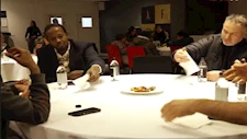 فيديو- البريميرليج يحتفي بإفطار جماعي في استاد أحد أندية الدوري الانجليزي 