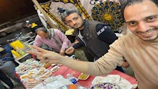 "سحور المحبة" على طريق الإسكندرية.. بيتر ومينا يجسدان روح الكرم في رمضان