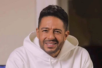  محمد حماقي يستعيد ذكريات والده: "علمني الثقة وكان أحن إنسان" (فيديو)