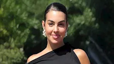 جورجينا بإطلالة ساحرة.. لماذا اختارت اللون الأزرق؟