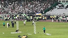 مأساة في ليلة التتويج بالدوري.. 7 صور من إصابة مشجعين مولودية الجزائر