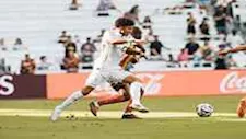 الممثلة الأمريكية كيث إربان تتابع مباراة الترجي ولوس أنجلوس في كأس العالم للأندية