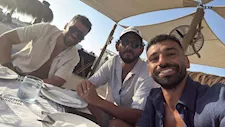 محمد صلاح ينشر 3 صور رفقة نجم الزمالك ومدافع الأهلي السابق (صور)