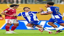 "بعد التعادل مع الأهلي وتوديع المونديال".. اعتداء جماهير بورتو على اللاعبين (فيديو)