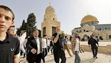 بن غفير يقود اقتحاما واسعًا للأقصى.. و"سجود ملحمي" لنائب بالكنيست - فيديو 