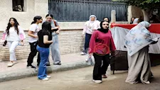 ارتياح بين طلاب الثانوية بالإسكندرية بعد امتحان اللغة الإنجليزية-صور