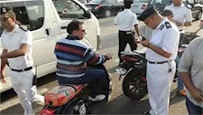 "حملات على الطرق".. سحب 927 رخصة وضبط 740 مخالفة خوذة بـ المحافظات