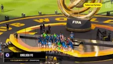 موقف غريب يفعله ترامب أثناء تتويج تشيلسي ببطولة كأس العالم للأندية 2025