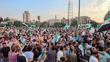 مظاهرات حاشدة في سوريا تندد بالعدوان الإسرائيلي وترفض التدخل الأجنبي (صور)