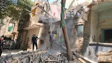 محافظة القاهرة: سقوط عقار بمصر القديمة على 4 عمال تسللوا إليه للحصول على أخشاب
