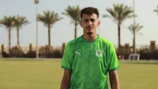 "على البحر ومشروب أخضر".. المصري البورسعيدي يعلن التعاقد مع عمر الساعي