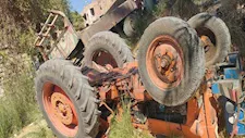 مصرع وإصابة شابين في انقلاب جرار زراعي على طريق أبيدوس السياحي بسوهاج