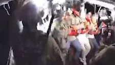 فيديو| قوات الاحتلال الإسرائيلي تقتحم السفينة "حنظلة" المتجهة إلى غزة
