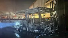 "10 براميل زيت وأتوبيس".. السيطرة على حريق داخل مصنع كريازي بالعبور- صور