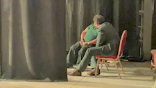 وزير الثقافة يعزي ويؤازر خالد جلال من كواليس عرض "حواديت" بعد وفاة شقيقه