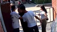 إصابة سائق تركي تضامن مع سياح عرب في مشاجرة مع أتراك (فيديو)
