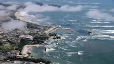 إندونيسيا تحذر من حدوث أمواج تسونامي