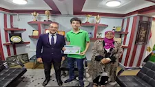 وكيل تعليم المنوفية يكرم الطالب مهند أسامة لفوزه بمسابقة التوعية ضد المخاطر الرقمية