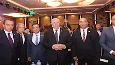 محافظ الجيزة يكرم 13 متفوقًا من أوائل الثانوية والدبلومات.. لاب توب وشهادات تقدير