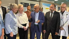 وفد مجموعة الحكماء الداعمة للسلام يزور مستشفى العريش العام