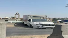 انقلاب سيارة ملاكي أعلى كوبري المستقبل بالإسماعيلية وإصابة شخصين