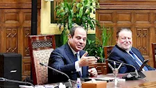 السيسي يجتمع مع محافظ البنك المركزي ويكلفه بتوجيهات جديدة