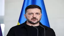 بعد أزمة الزي العسكري.. هل يرتدي زيلنسكي بدلة للقاء ترامب اليوم؟