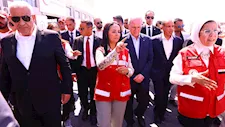وزيرا التضامن والخارجية يصطحبان رئيس الوزراء الفلسطيني للمركز اللوجستي للهلال الأحمر المصري بالعريش