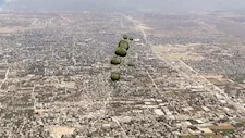10 صور.. مصر تواصل الإسقاط الجوي للمساعدات الإنسانية على قطاع غزة