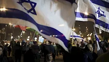 متظاهرون إسرائيليون لترامب: اصنع التاريخ وحرّر الأسرى